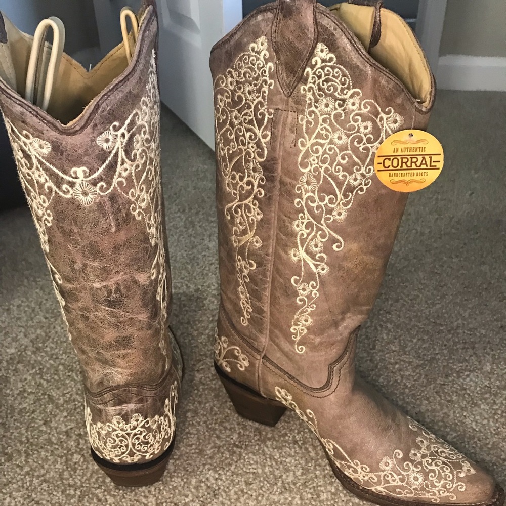 Corral Ladies Lace Pointy Toe 8.5 Women’s Boots